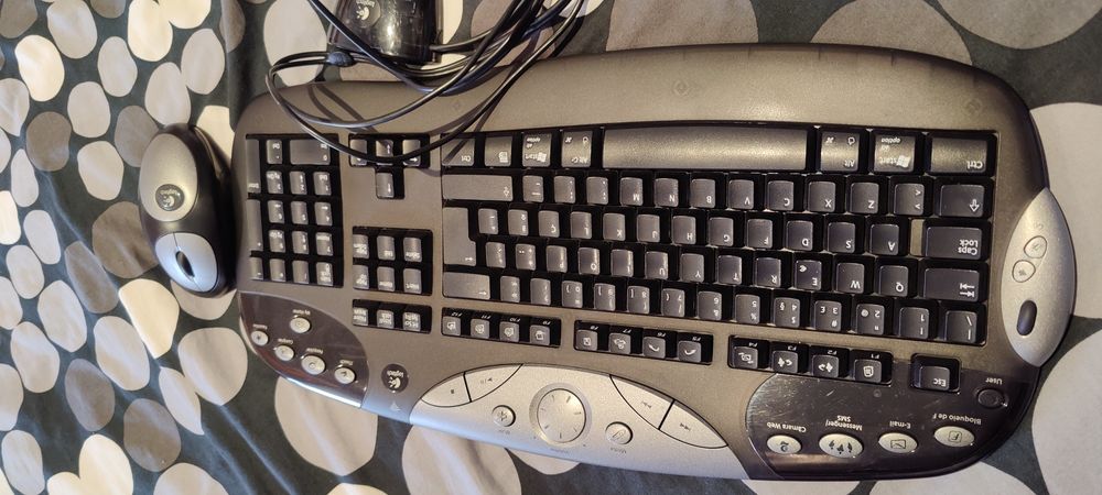 Teclado e rato sem fios Bluetooth Logitech