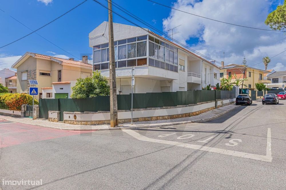 Moradia T3+1 de Gaveto com Grande Potencial no Cobre, Cascais