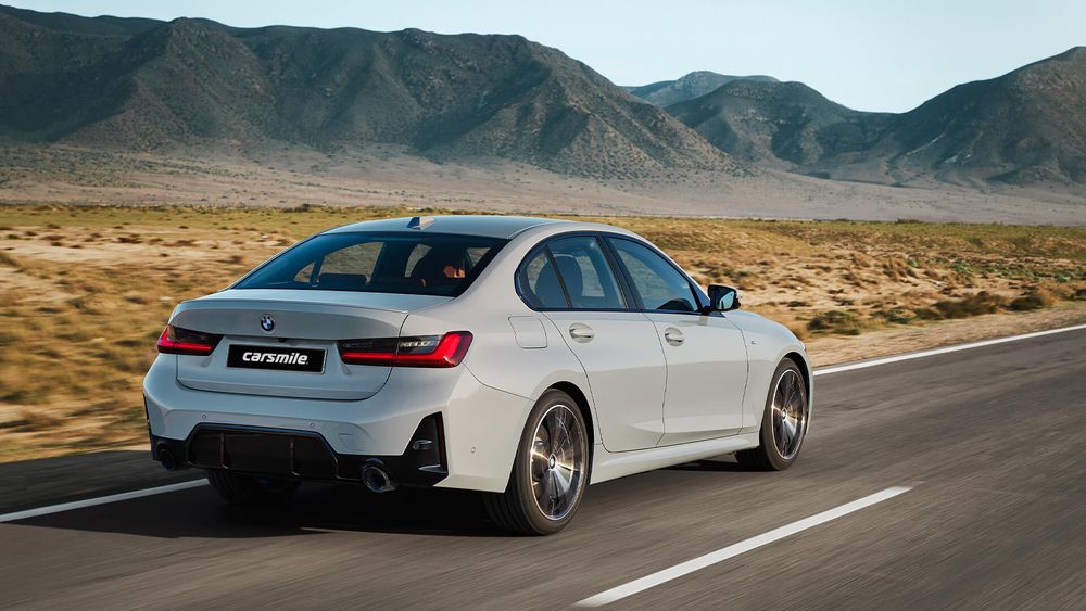 Szare BMW Seria 3 Sedan od tyłu podczas jazdy