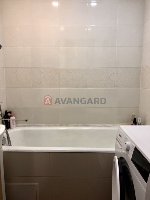 Продам 3 кімнатну з холом на Лівому березі