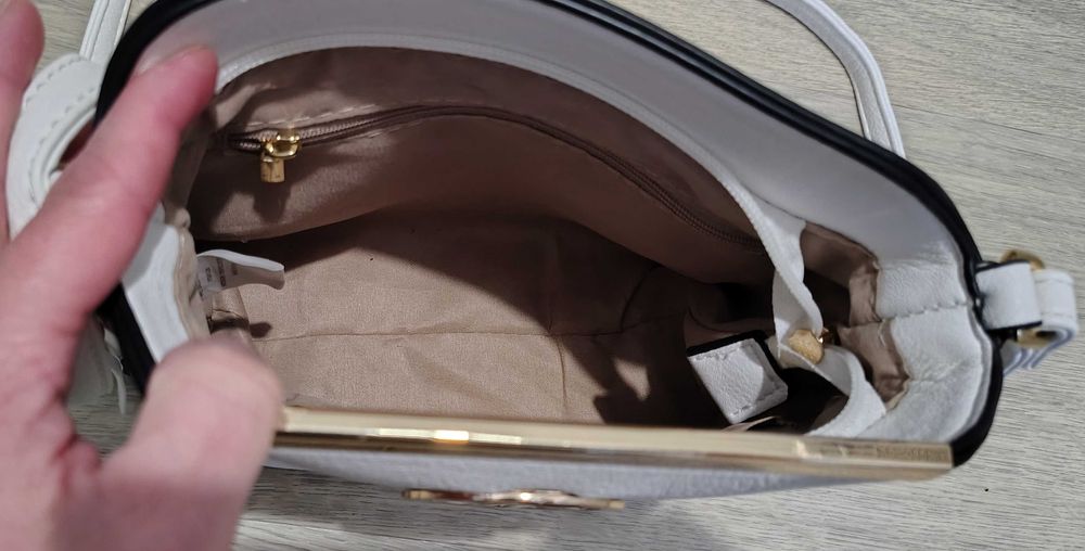 Biała torebka/kuferek na ramię z logo marki Michael Kors