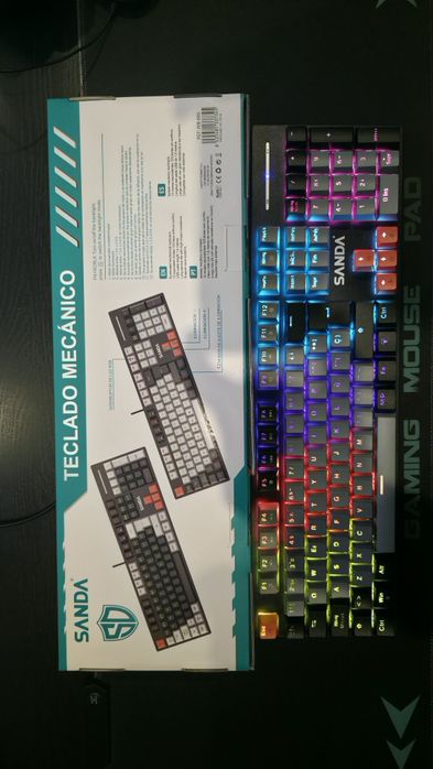 Teclado gaming mecânico - novo