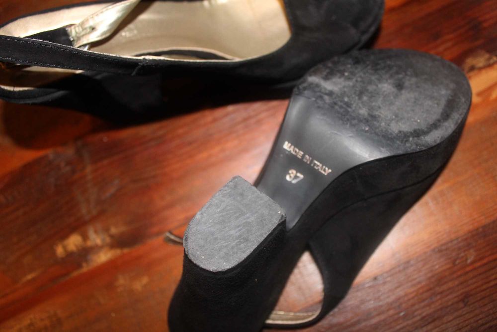 Sandálias com salto pretas