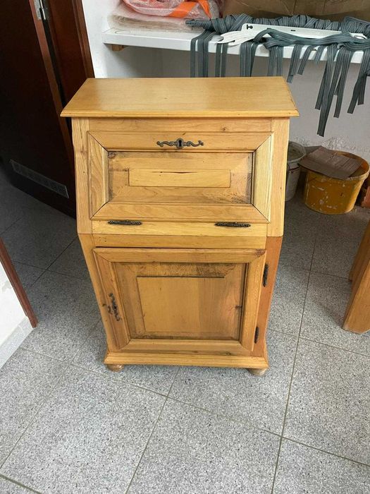 Móvel com escrivaninha