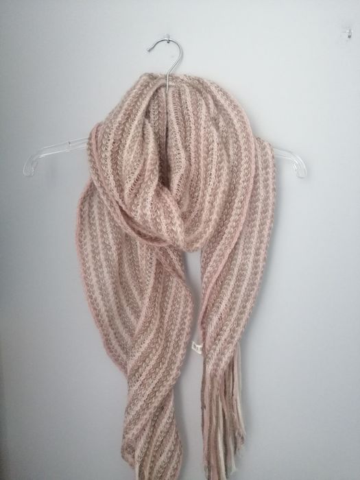 Szalik ażurowy jasny kolor