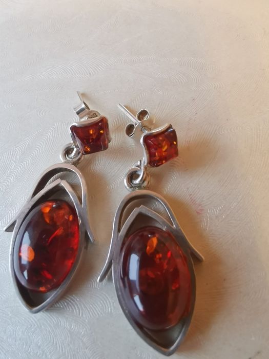 Srebrne kolczyki z bursztynem