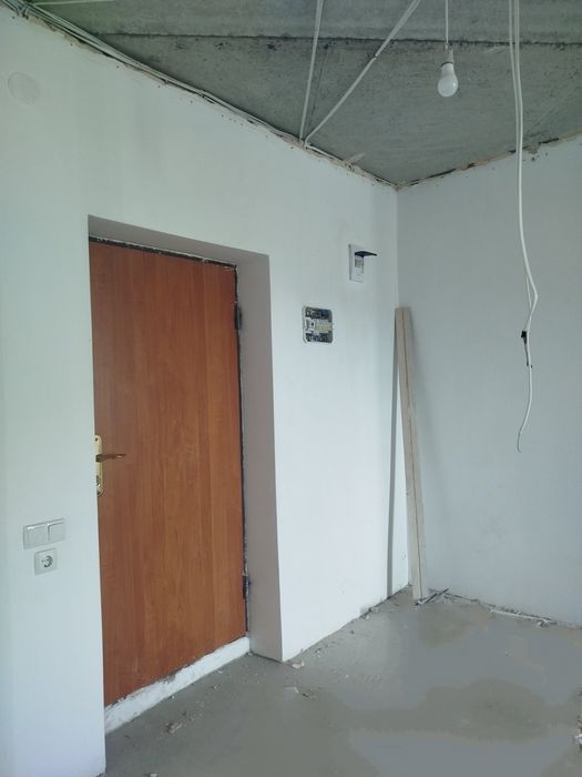 Продам новобудову 91 м² біля  центрального ринку з частковим ремонтом