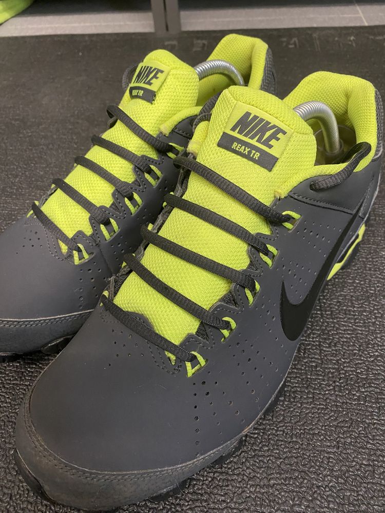 Tenis nike reax 8 é on sale bom