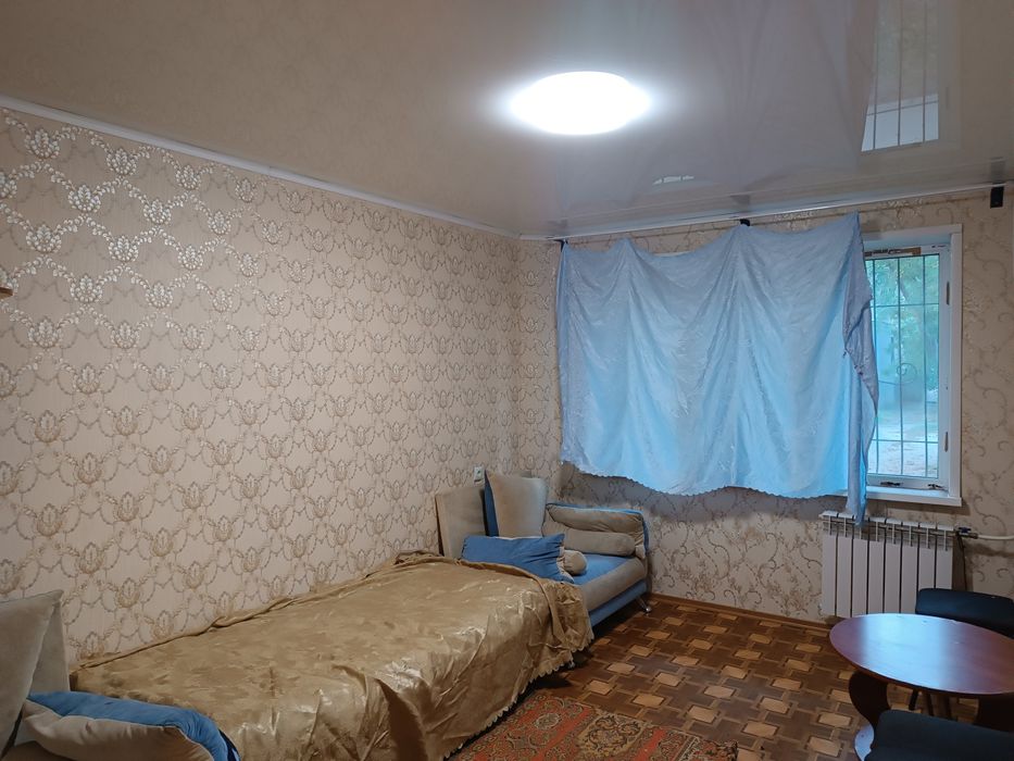 Довгостроково, помісячно, 2хкімн., 1поверх,4місця,В.Гурова буд.45