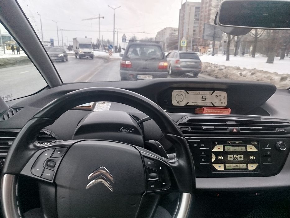 Продам надійний сімейний автомобіль Citroen C4 Grand Picasso 1.6HDI