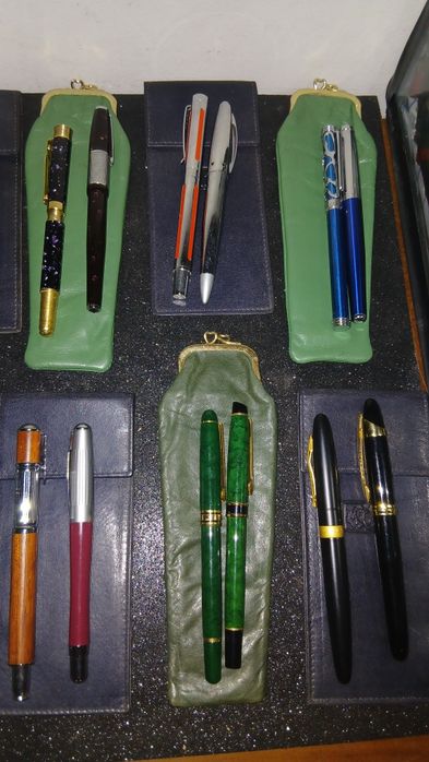 Conjunto 2 caneta com bolsa pele 20 € cada conjunto