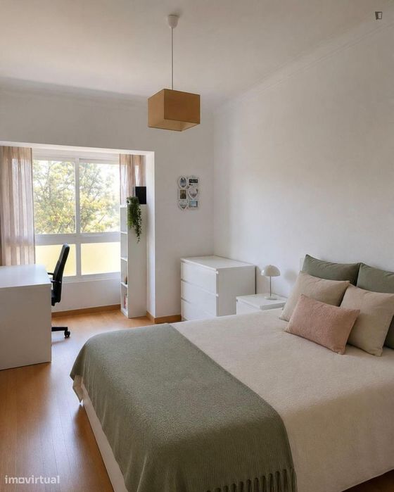 Quarto - localizado em Parque das Nações Lisbon