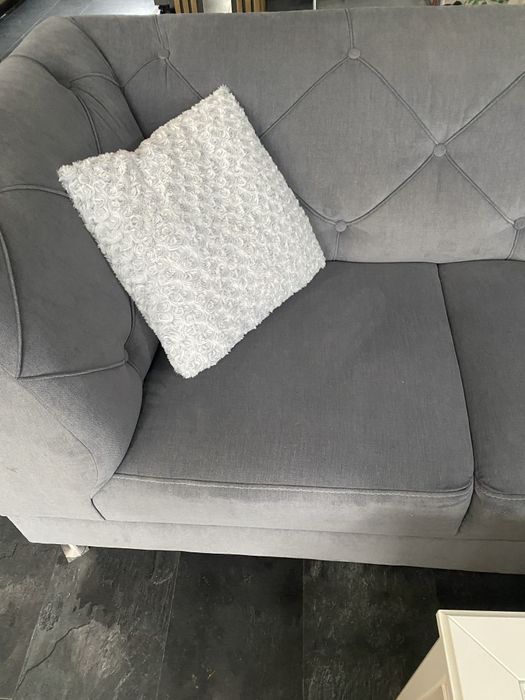 Dwie kanapy wypoczynkowe - szezlongi, sofy, welurowe.