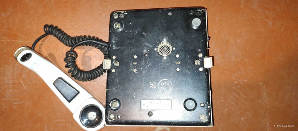 Телефонний апарат АТ-3031 (закритий зв'язок), трофейний.
