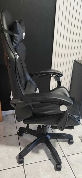 Cadeira gamer c/ colunas Bluetooth e massagens