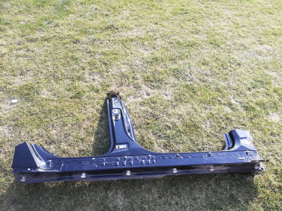 Próg prawy długi słupek B Ford Focus mk4 IV kombi oryginał poszycie