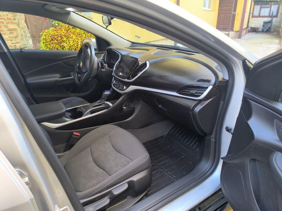 Chevrolet Volt 2 (PHEV) 1.5 2017рік