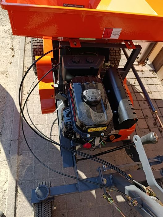 Rozsiewacz do piasku nawozów spalinowy siewnik  Eco 300