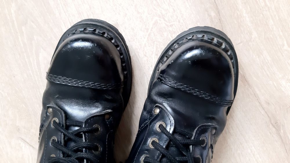 Glany,  czarne R.36 airwair with bouncing sole