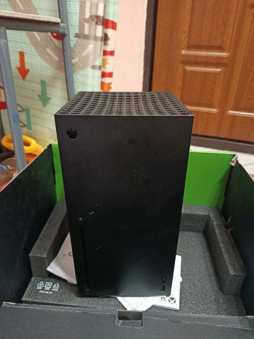 Xbox series x 1TB два джойстика