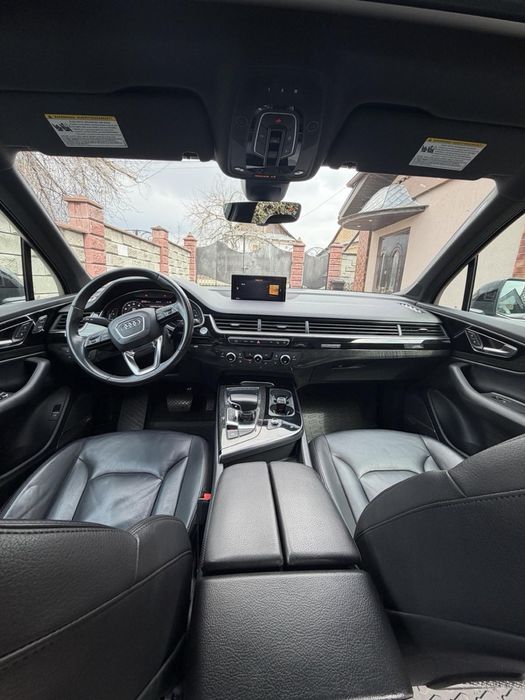 Автомобіль Ауді Q7