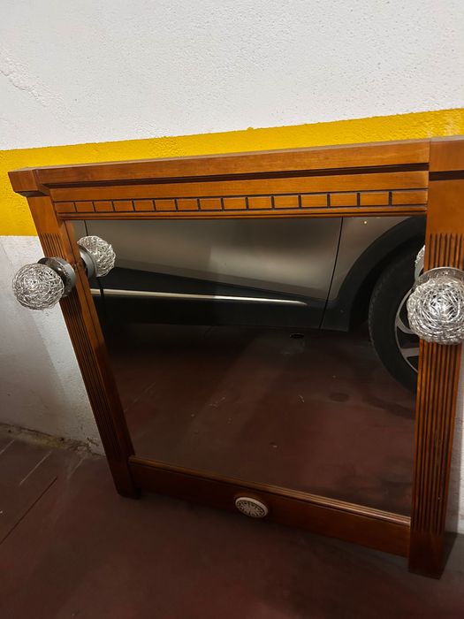 Lavatório e espelho vintage em madeira wc