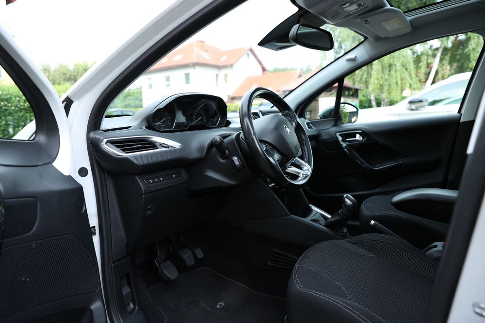 Peugeot 208 1.2 Puretech 100km