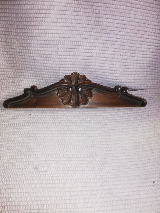 Ornamento antigo em madeira.