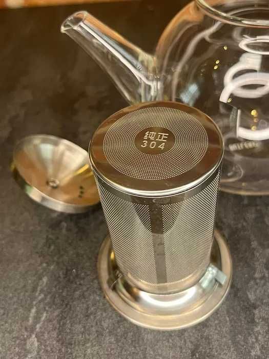 Szklany dzbanek z sitkiem Butlers. Japońskie sitko.