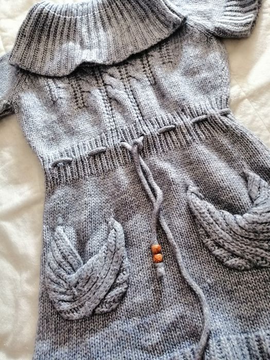 Vestido de malha cinza com gola