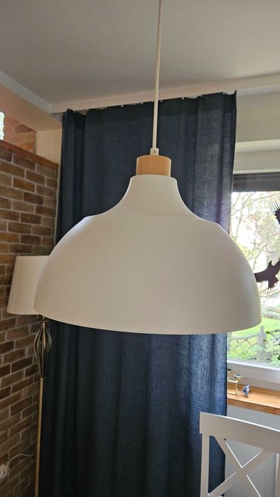 Minimalistyczna lampa wisząca w stylu skandynawskim