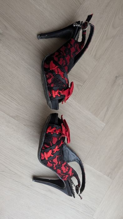 Sapatos salto alto (Pouco Usados)