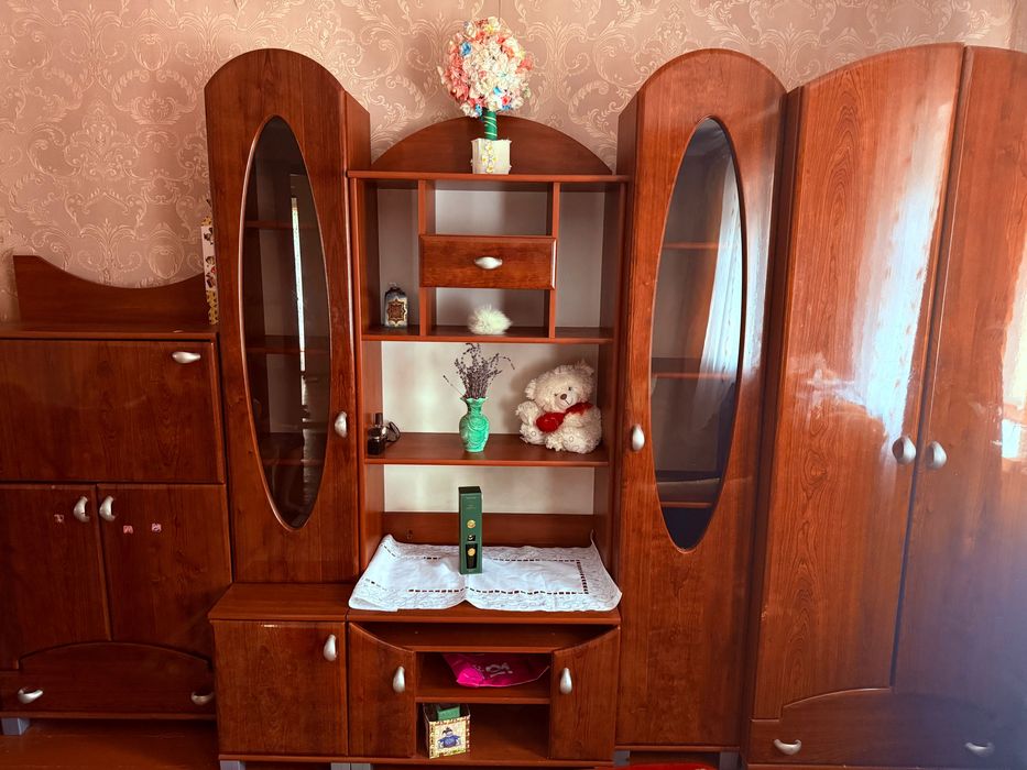 Продам меблеву стінку для вітальні / спальні, гарний стан