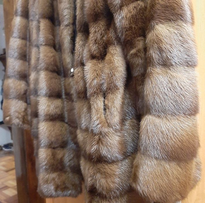 Доставка бесплатно по Одессе!Продам норковую шубу с капюшоном