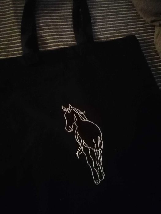 Czarna torba bawełniana z koniem