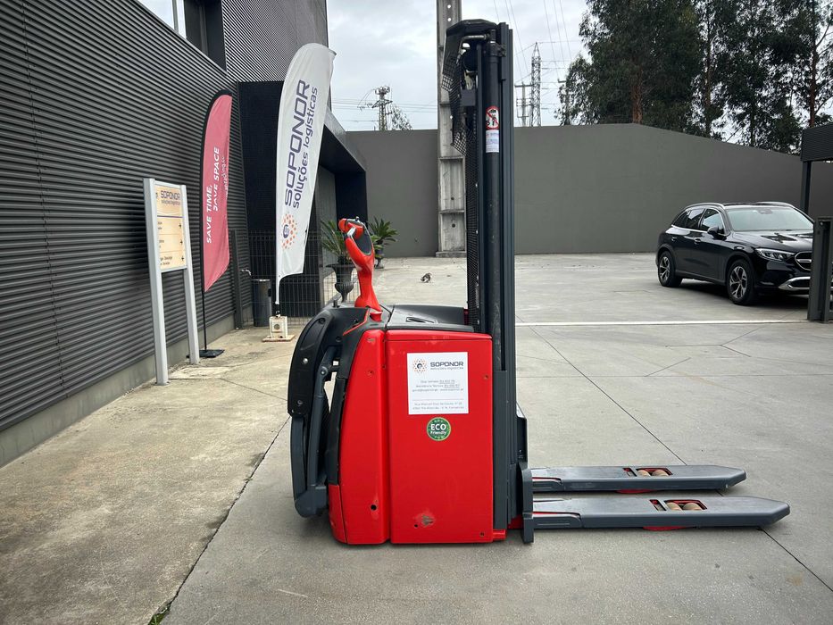 Stacker Linde 1400 Kgs com plataforma de operador