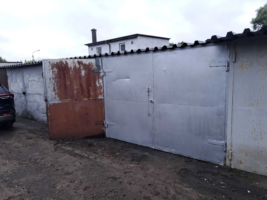 Гараж металевий в кооперативі.