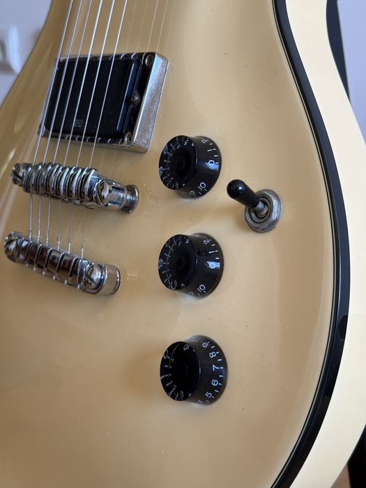 Guitarra Elétrica Ibanez ART100