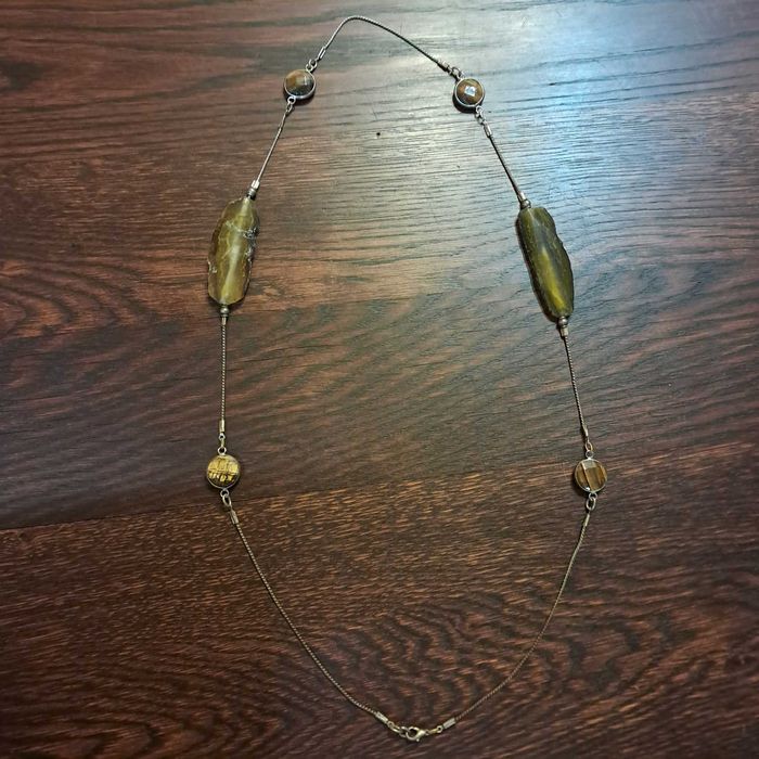 Colar comprido verde seco