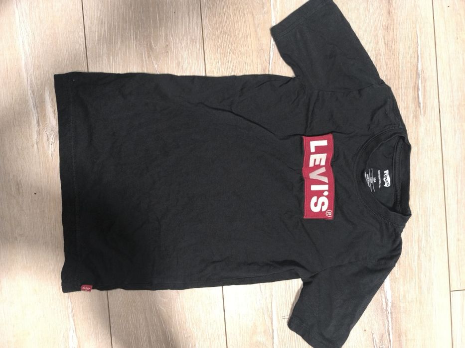 продам футболку Levi's