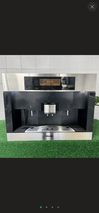 Вбудована кавоварка Miele CVA4085