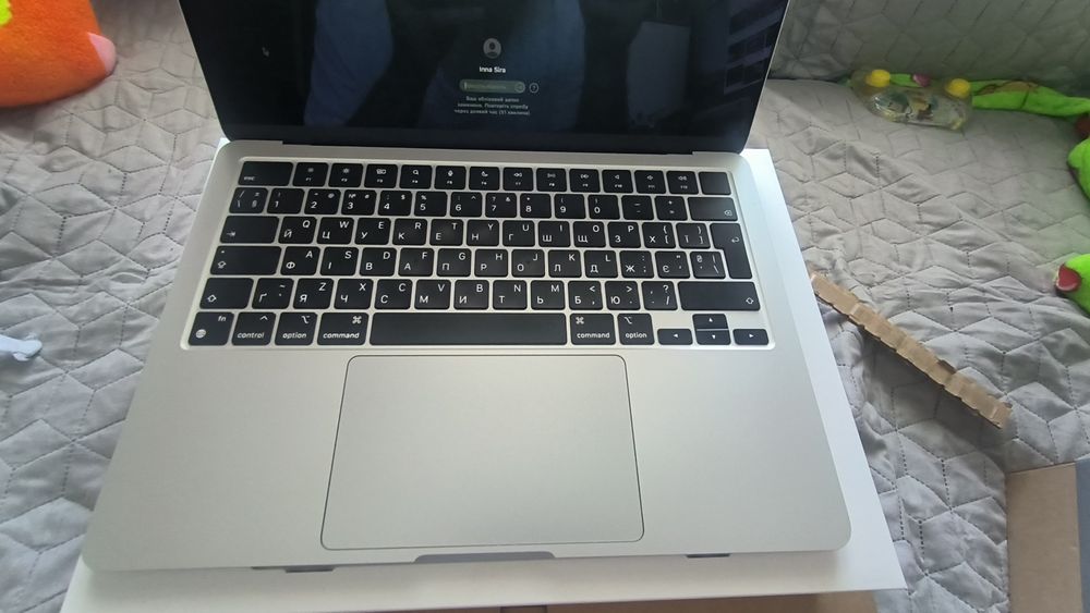 MacBook air m2 8/256