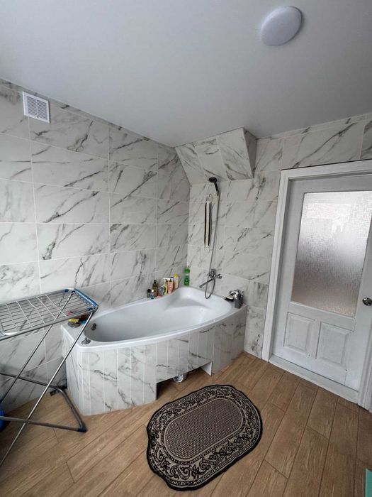 Затишний будинок за містом, чекає на ВАС!