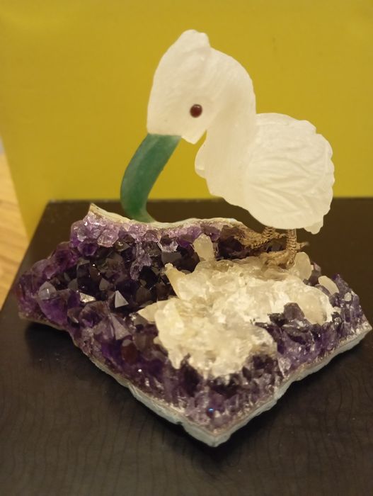 Par de figuras decorativas em pedra natural sobre ametista