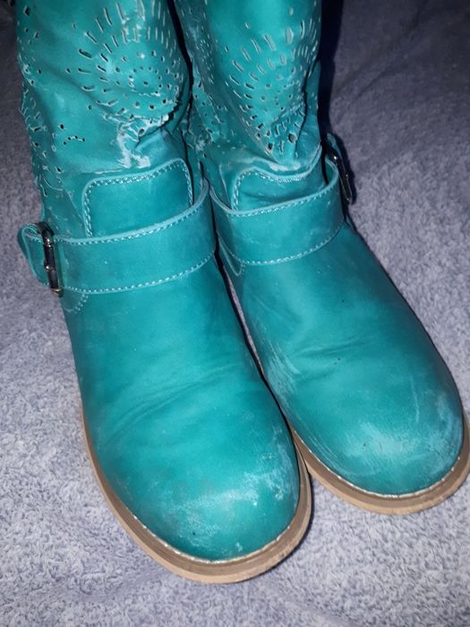 Witam mam do sprzedania buty damskie kozaki. wiosenne