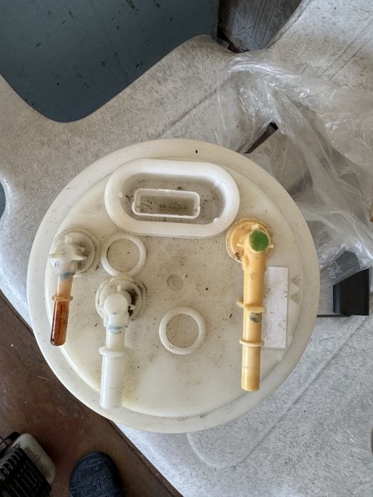 Паливний насос, датчик рівня палива  peugeot 407 2.0 diesel