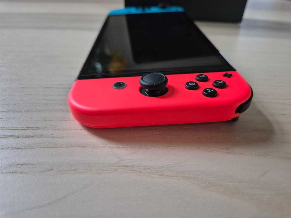 Nintendo Switch OLED + Bolsa de Transporte + Jogo "Hogwarts Legacy"