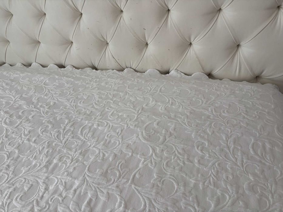 Colcha branca em  algodão