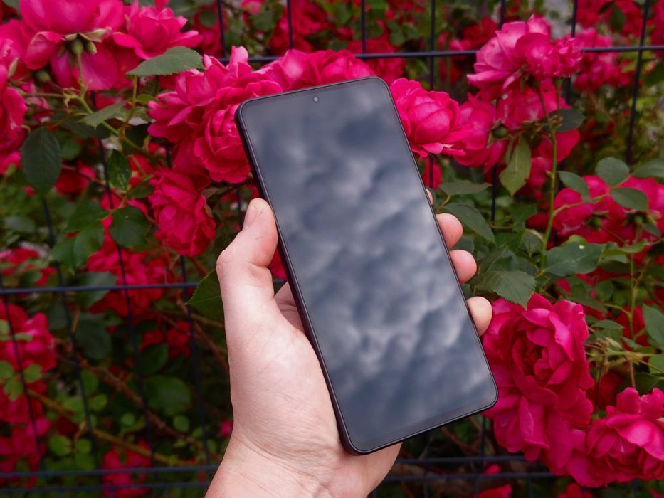 Защищенный флагман смартфон Sharp SH51(2sim,IP68,6.6"240Гц,Snap8Gen2,5000мa)
