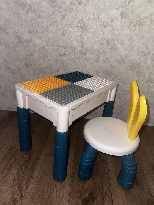 Столик і стільчик з констуктором